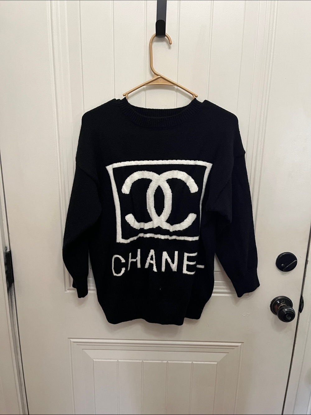 Source Unknown Black Sweater with White Logo Motif